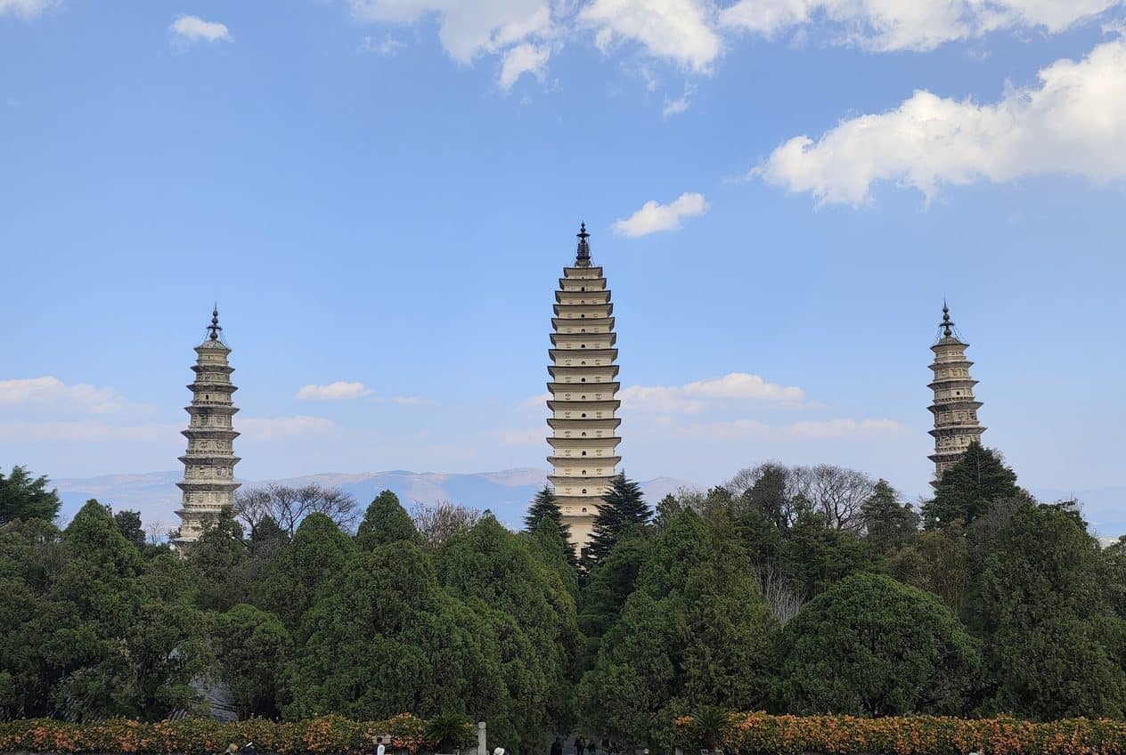 Three Pagodas of Chongsheng Temple, Dali, China — visitor guide